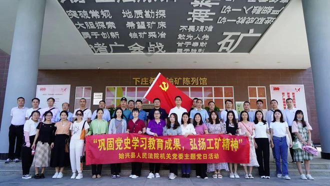 杨紫拍“荡秋千”戏为啥只露上半身？看到全景照，满屏都是尴尬